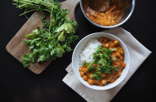 Chickpea curry with mango